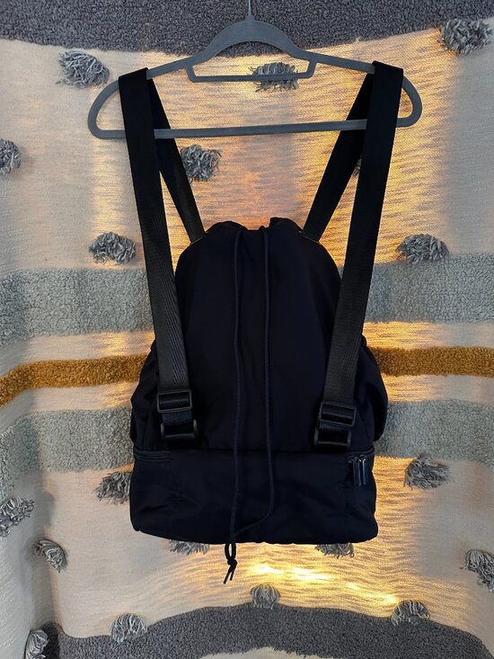 Beyond Yoga Convertible Gym Bag Backpack Black $80 Retail